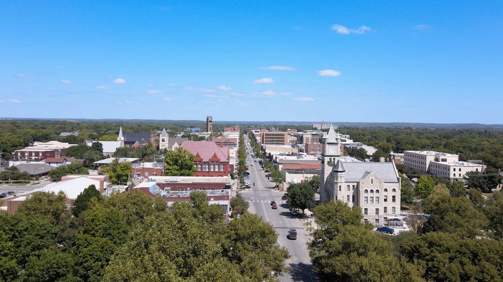 Hotels that allow 18-21 year olds in Lawrence, Kansas