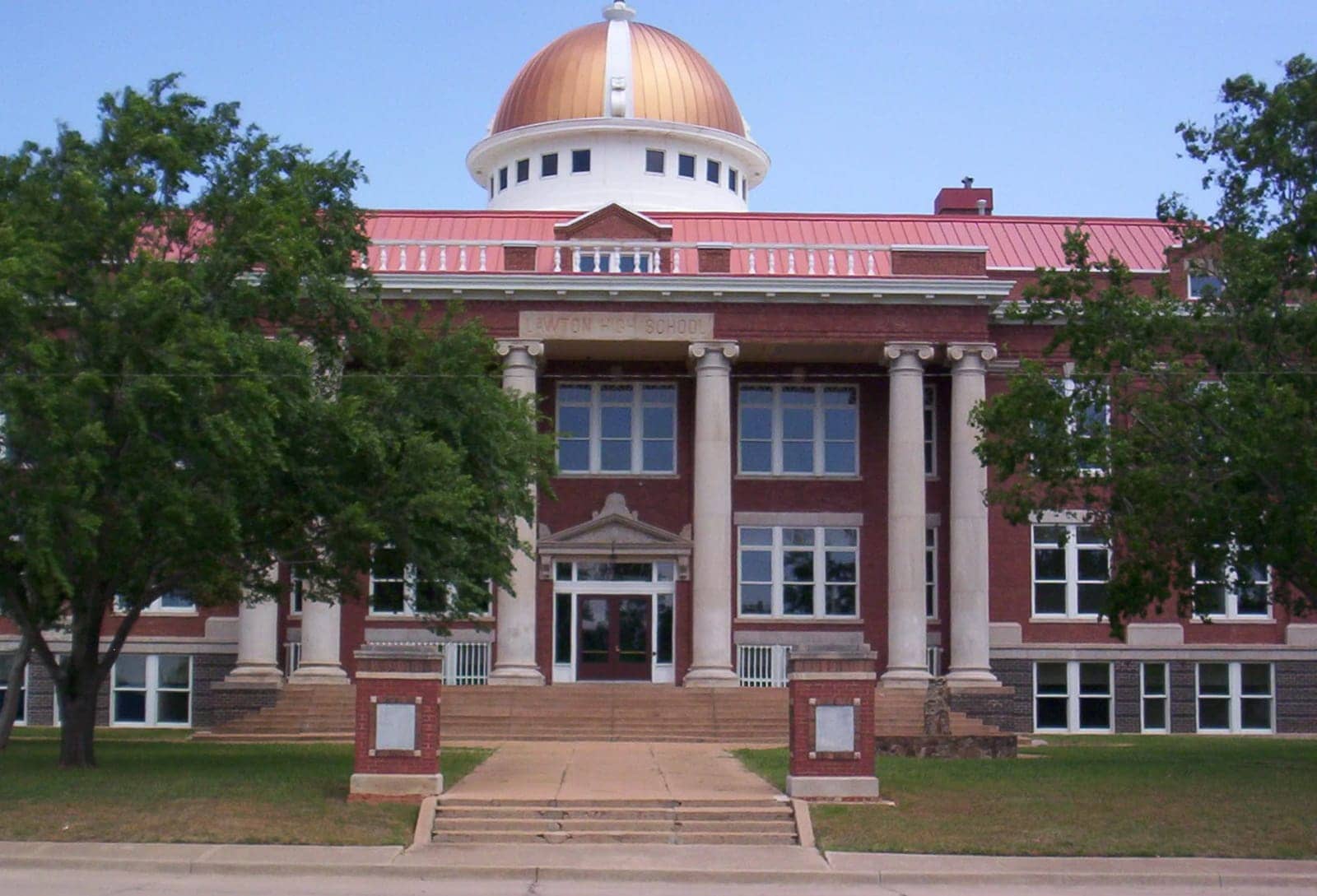 Hotels that allow 18-21 year olds in Lawton, Oklahoma