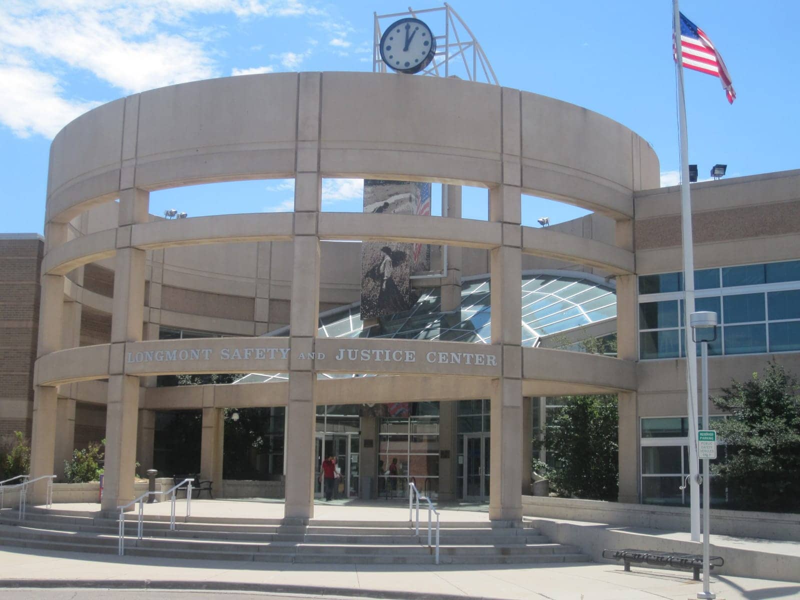 Hotels that allow 18-21 year olds in Longmont, Colorado