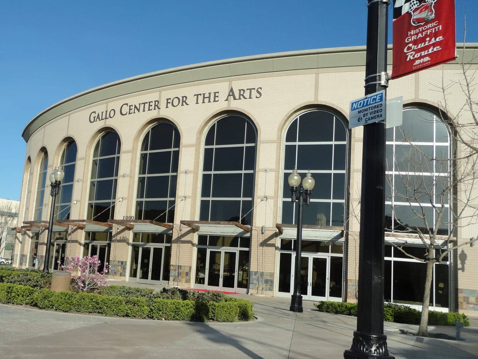Hotels that allow 18-21 year olds in Modesto, California