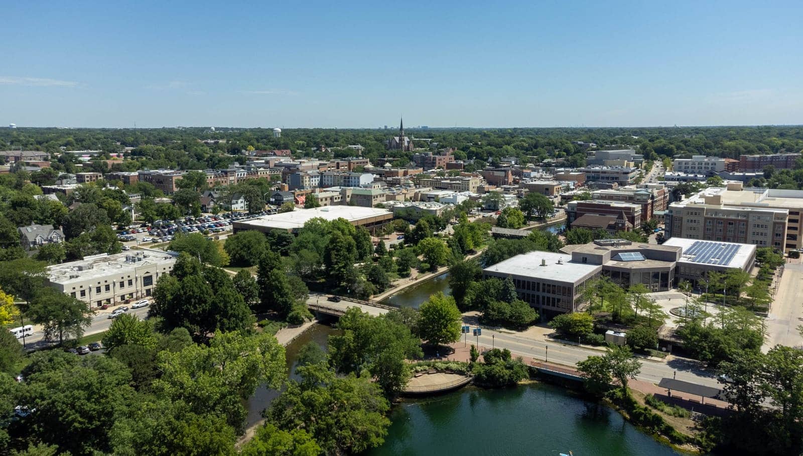 Hotels that allow 18-21 year olds in Naperville, Illinois