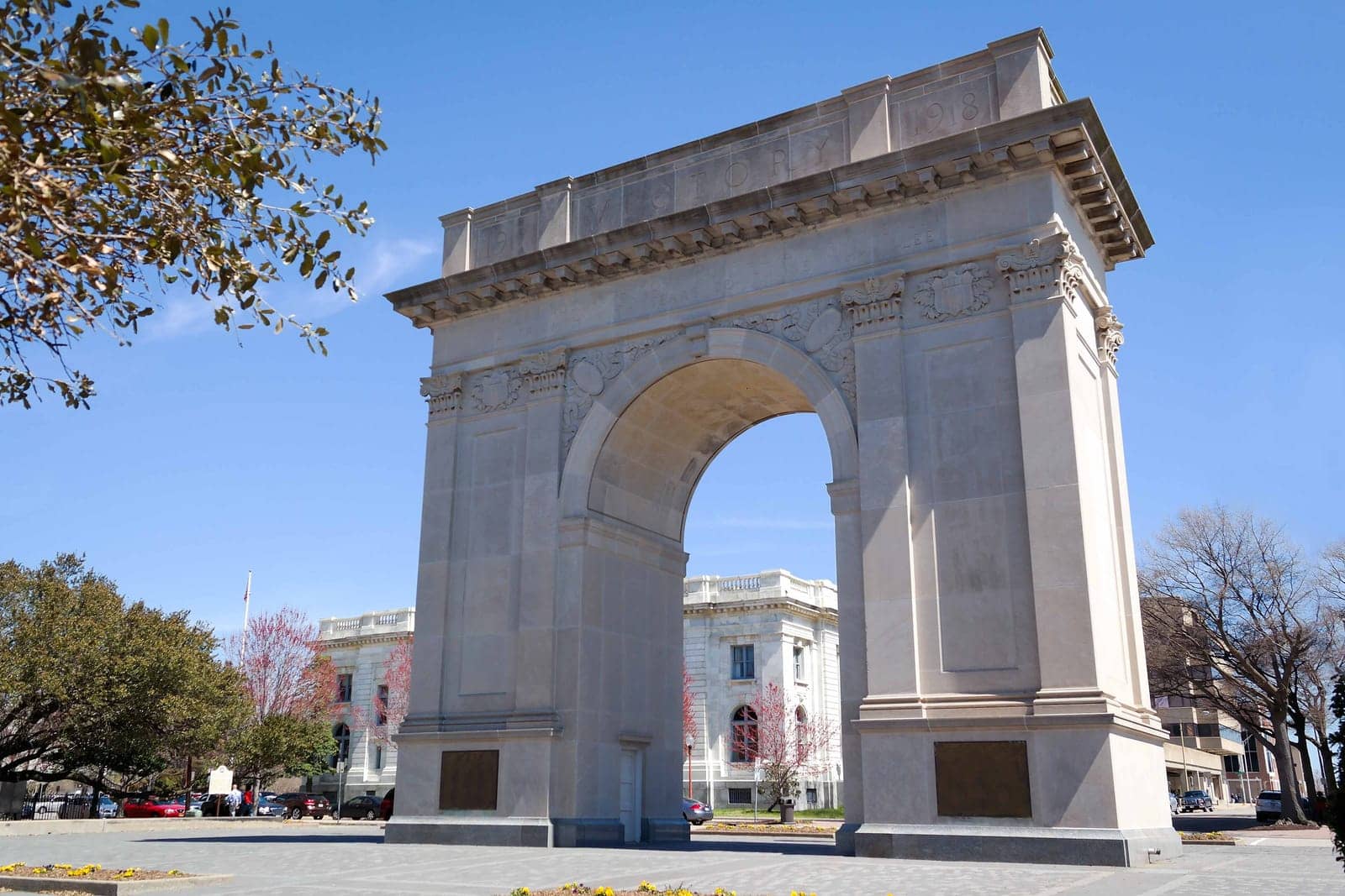 Hotels that allow 18-21 year olds in Newport News, Virginia