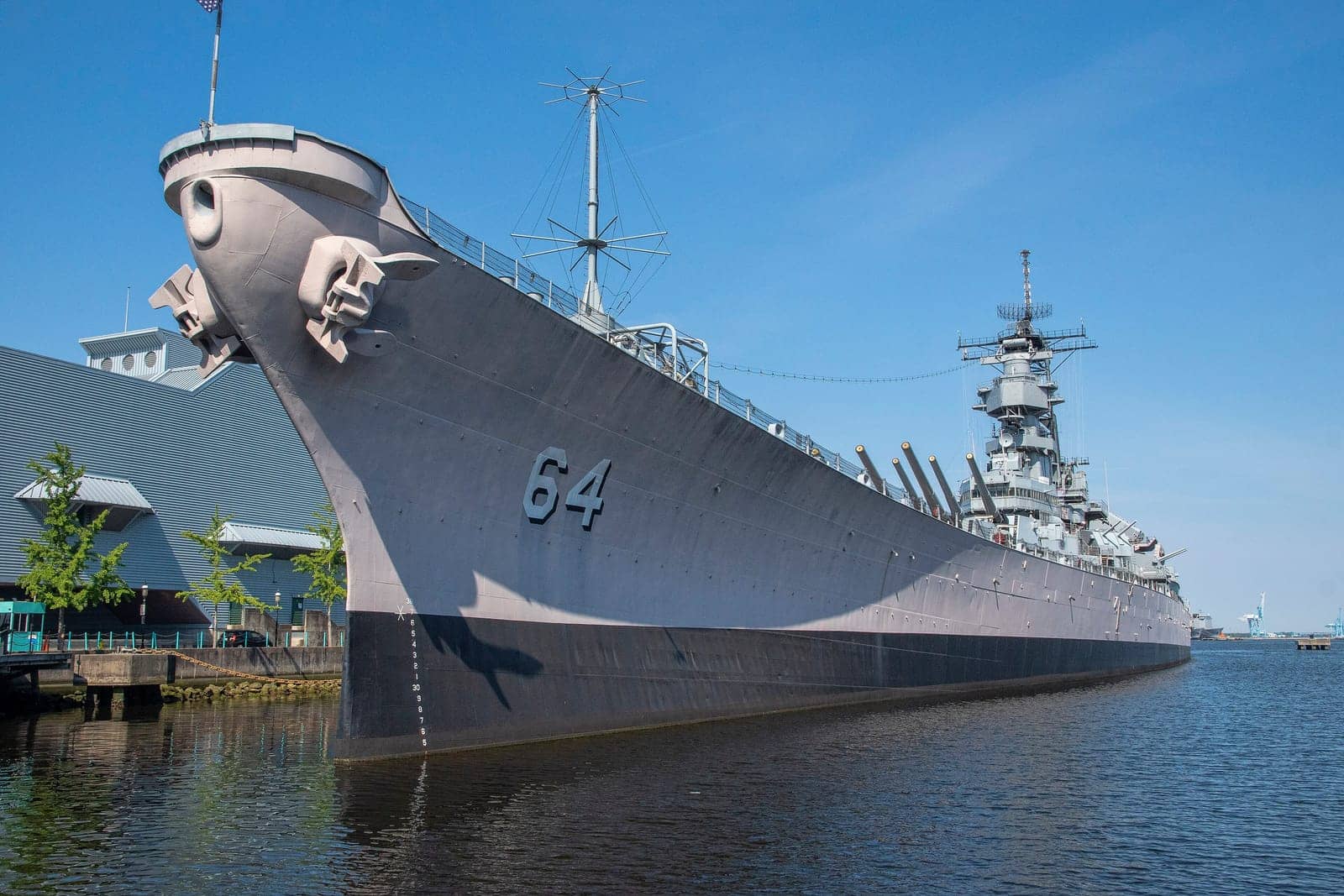 Hotels that allow 18-21 year olds in Norfolk, Virginia