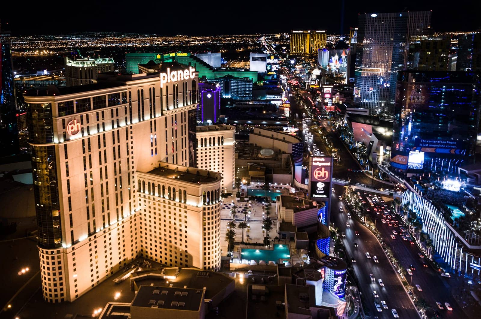 Hotels that allow 18-21 year olds in Paradise, Nevada