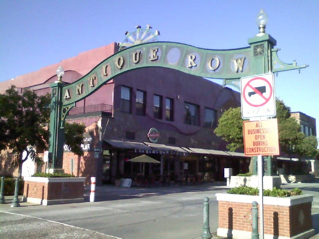 Hotels that allow 18-21 year olds in Pomona, California