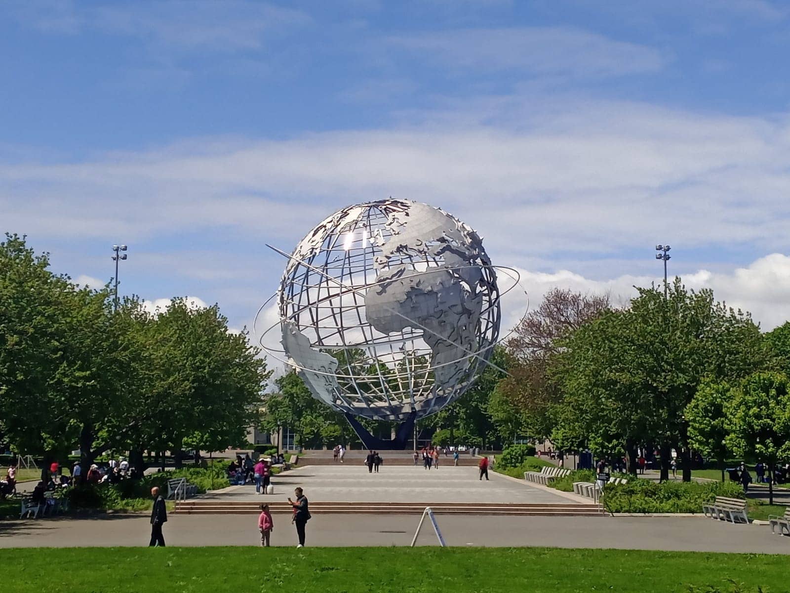 Hotels that allow 18-21 year olds in Queens, New York