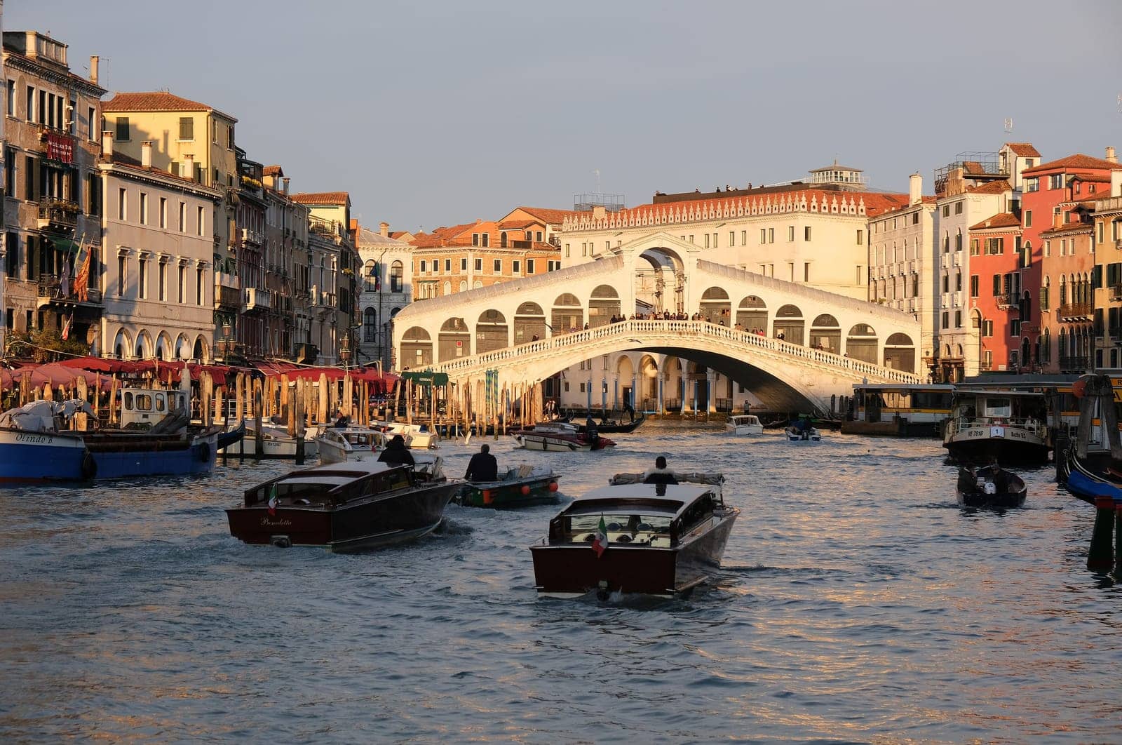 Hotels that allow 18-21 year olds in Rialto, California