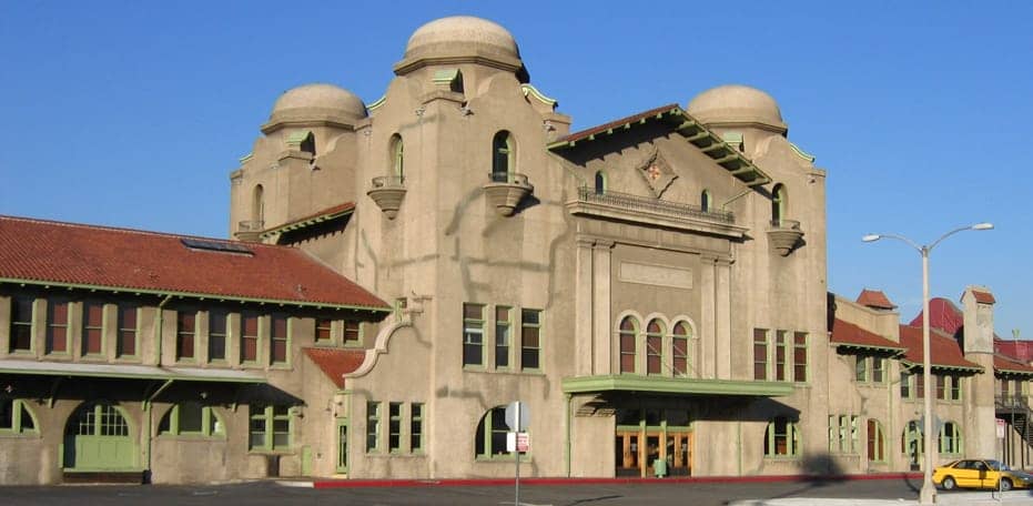 Hotels that allow 18-21 year olds in San Bernardino, California
