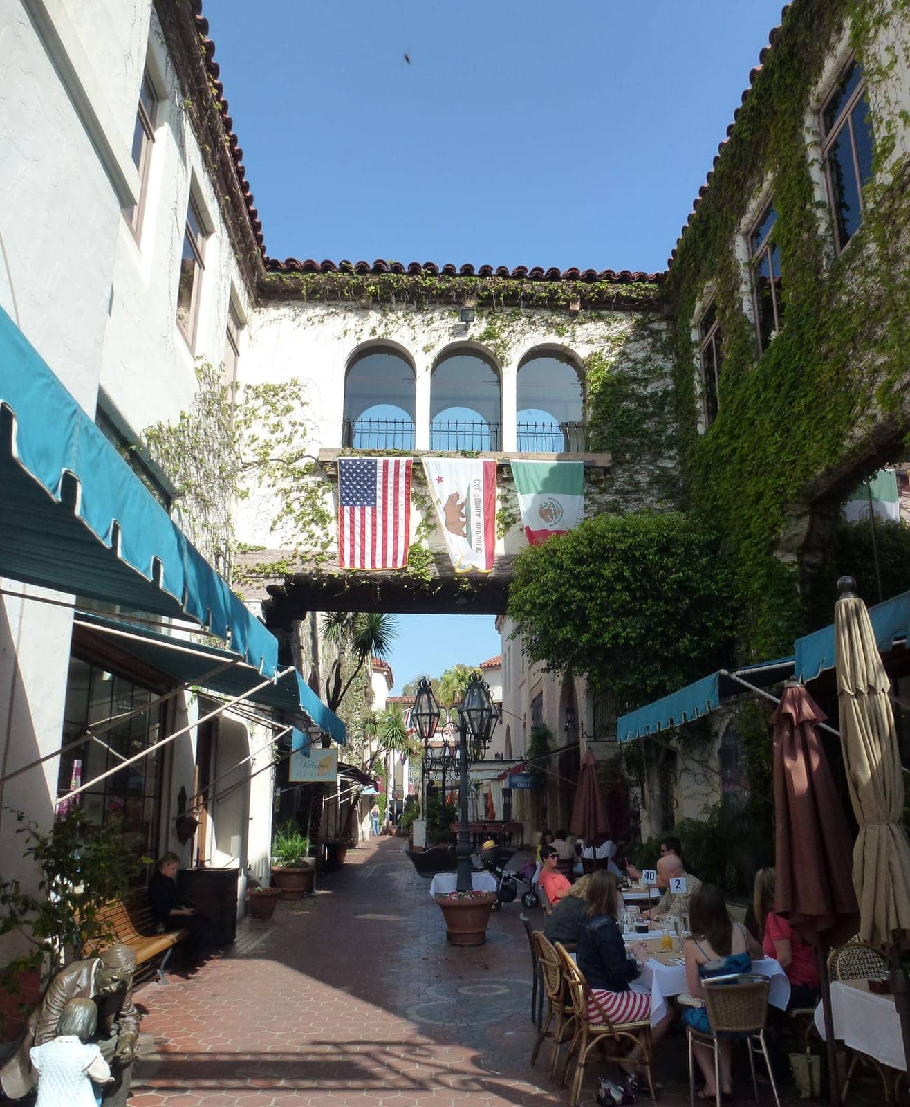 Hotels that allow 18-21 year olds in Santa Barbara, California