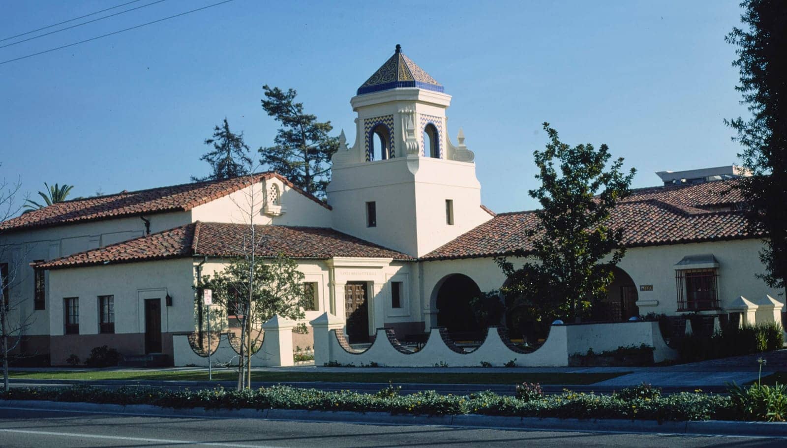 Hotels that allow 18-21 year olds in Santa Maria, California