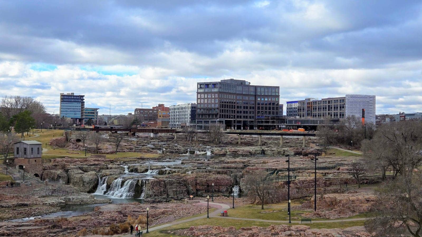 Hotels that allow 18-21 year olds in Sioux Falls, South Dakota