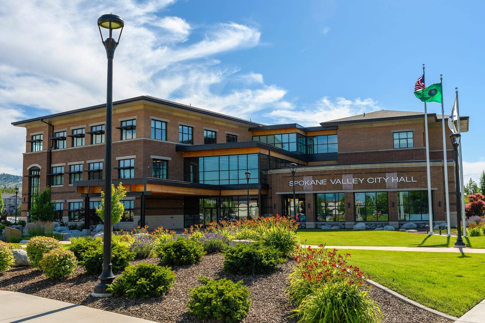 Hotels that allow 18-21 year olds in Spokane Valley, Washington
