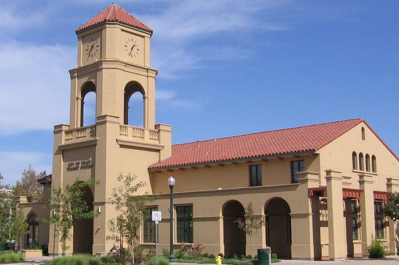 Hotels that allow 18-21 year olds in Tracy, California