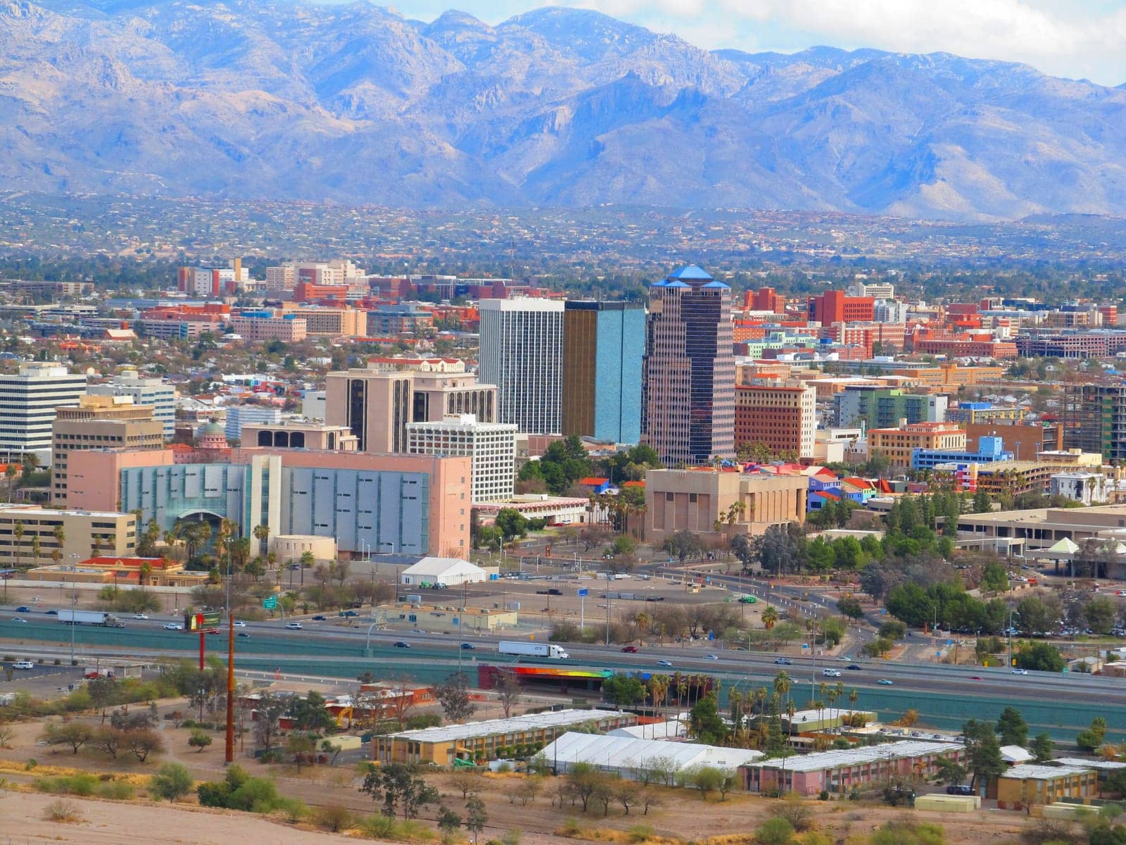 Hotels that allow 18-21 year olds in Tucson, Arizona
