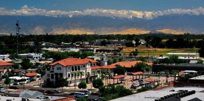 Hotels that allow 18-21 year olds in Visalia, California