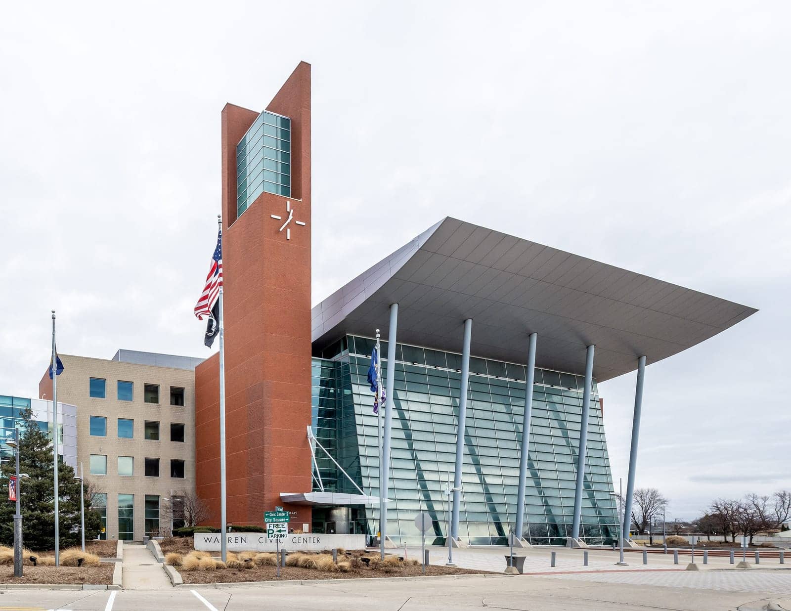Hotels that allow 18-21 year olds in Warren, Michigan