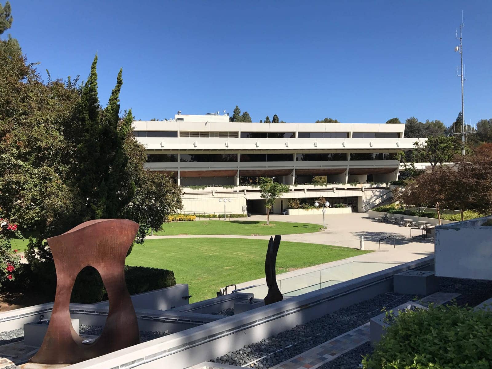 Hotels that allow 18-21 year olds in West Covina, California