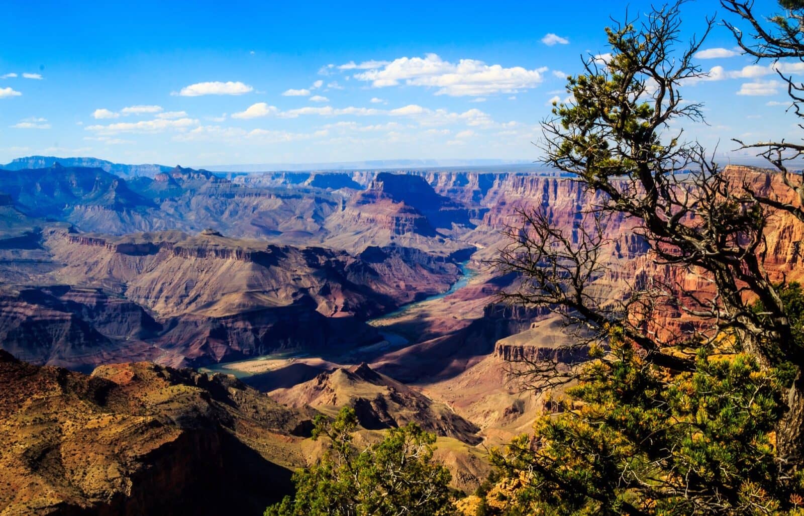 Hotels that allow 18-21 year olds in Arizona