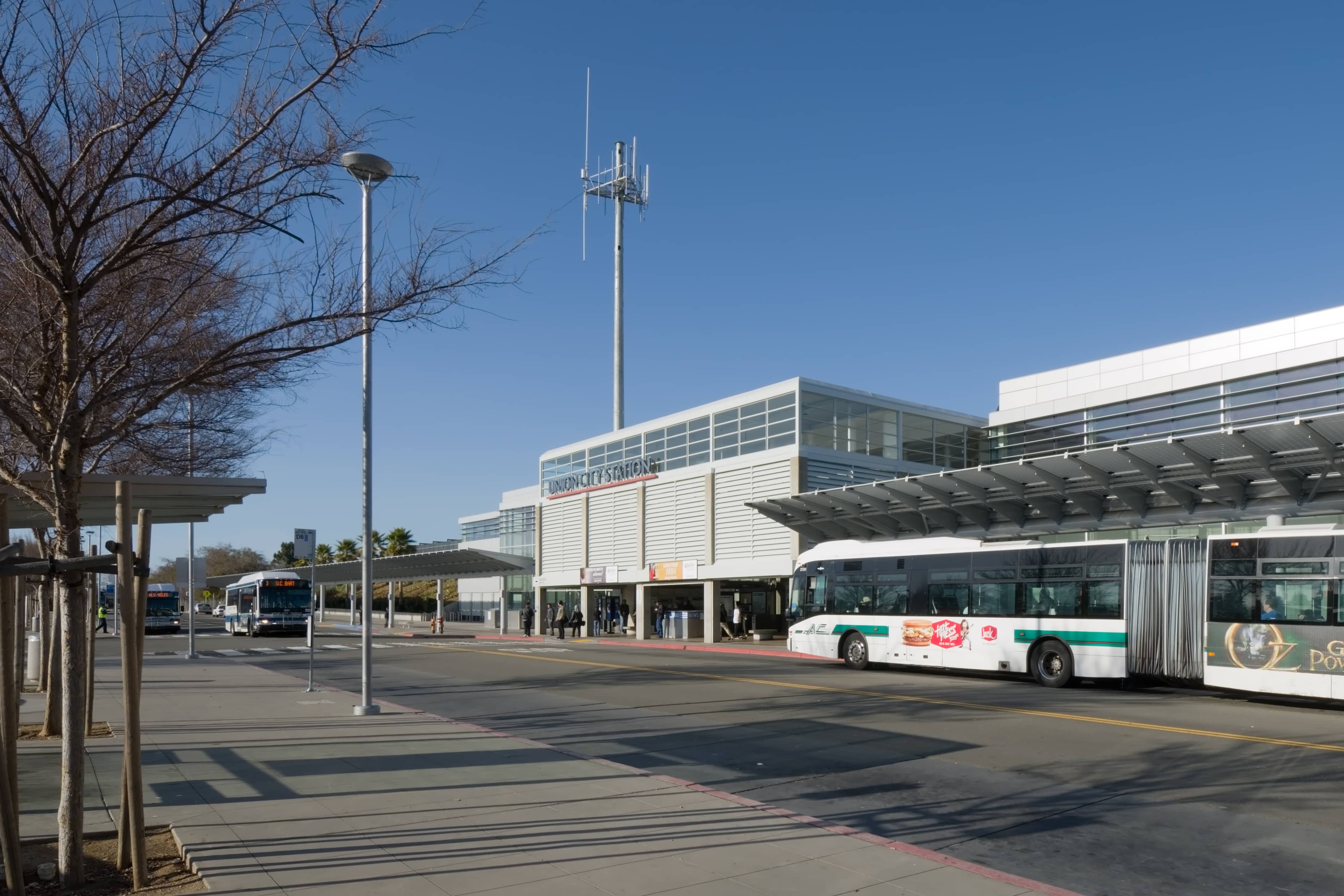 Hotels that allow 18-21 year olds in Union City, California