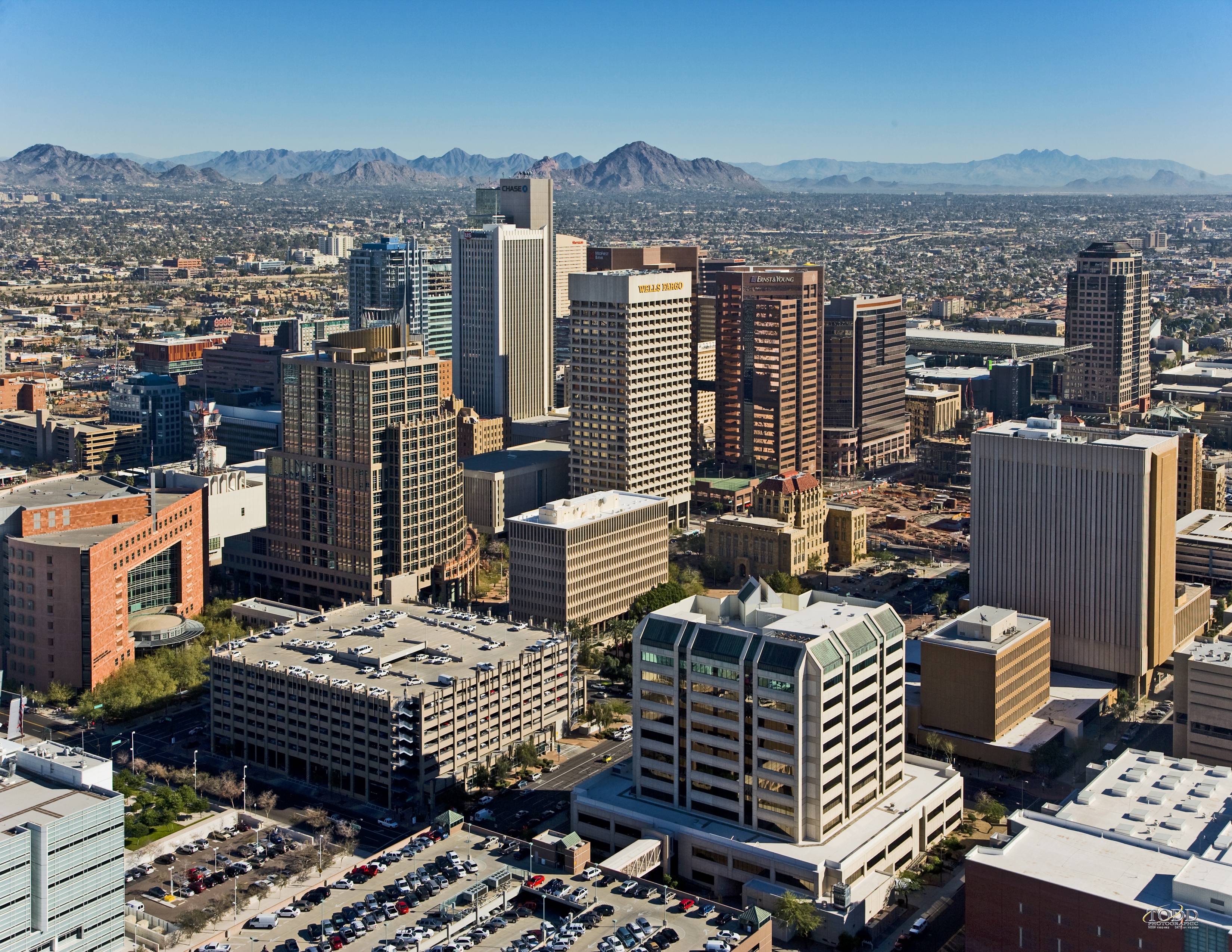 Hotels that allow 18-21 year olds in Phoenix, Arizona