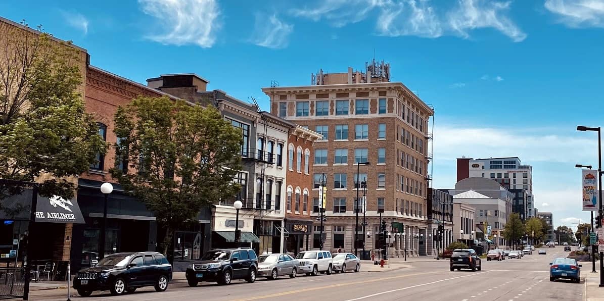 Hotels that allow 18-21 year olds in Iowa City, Iowa